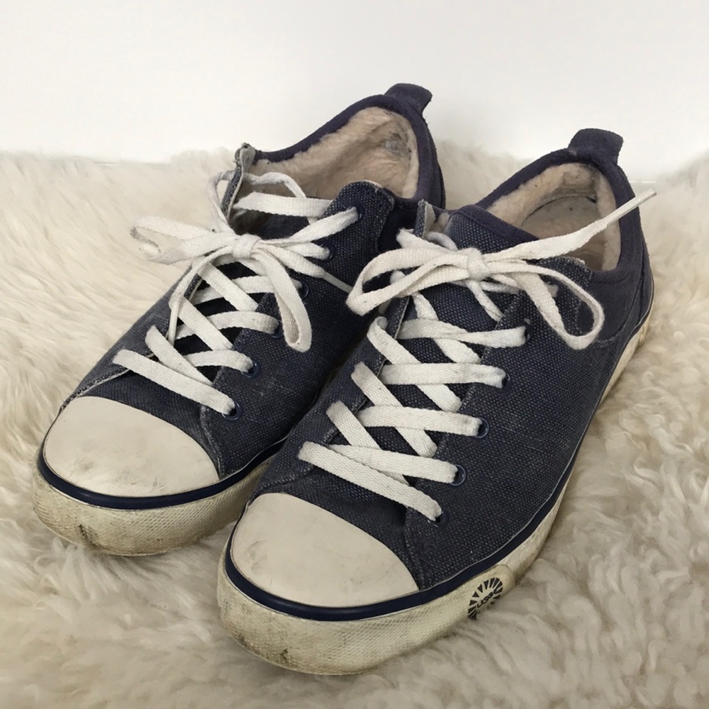Ugg Evera Canvas Genuine Sheepskin Lined Sneaker